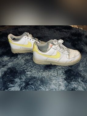 Nike Low-Top Sneakers in White with Pale Yellow Swoosh